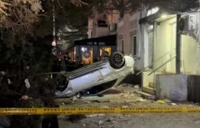 გორში მანქანა გაზონზე გადავიდა, ხეს შეეჯახა და ამოტრიალდა გორში მანქანა გაზონზე გადავიდა, ხეს შეეჯახა და ამოტრიალდა