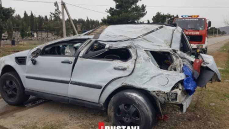 რუსთავში სასაფლაოებთან მერსედესი მიკროავტობუსს შეეჯახა