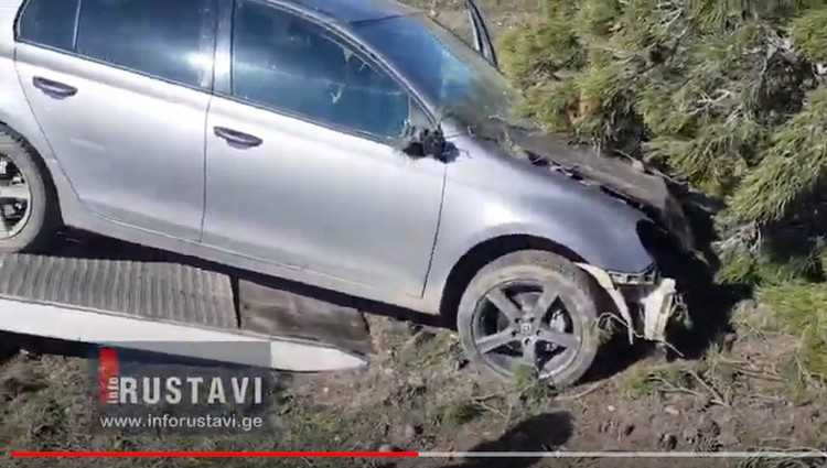 რუსთავთან მანქანა ხევში გადავარდა - 50 წლის ქალი დაშავდა