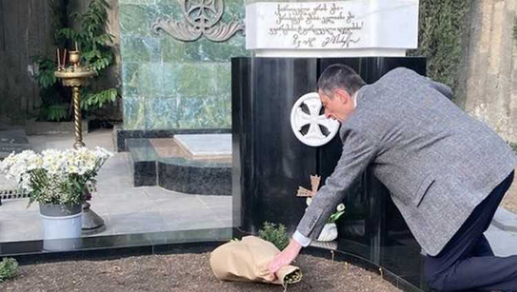 გახარია - "დღეს პატივს მივაგებთ ზვიად გამსახურდიას და მერაბ კოსტავას ხსოვნას"