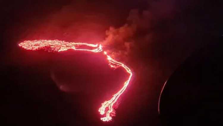 ისლანდიაში მიძინებული ვულკანი ამოიფრქვა _ ფრენები შეწყდა