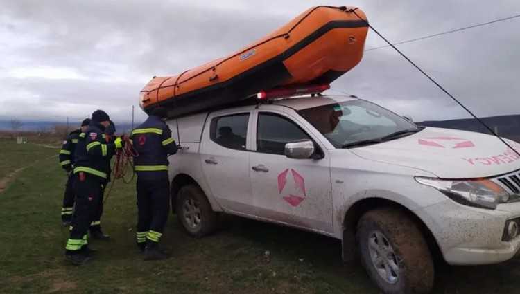 გორთან მტკვარზე ხელოვნურ კუნძულზე 6 მწყემსი ჩარჩა