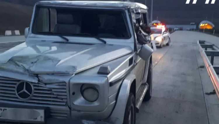 გორთან მერსედესს ცეცხლი გაუჩნდა - პოლიციამ გვირაბი ჩაკეტა