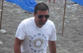 "გოგი წულაიას ყველა ვაჟკაცი ქუთაისელი ჭუჭუყლაპიას ეძახის" - დიტო სამხარაძე "გოგი წულაიას ყველა ვაჟკაცი ქუთაისელი ჭუჭუყლაპიას ეძახის" - დიტო სამხარაძე
