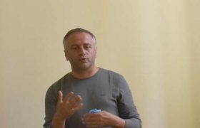 „ტყვიას მივუშვიროთ მკერდი, თუ მთავრობა მოხვალთ ხალხის პოზიციაზე?“ - როლანდ ხოჯანაშვილი