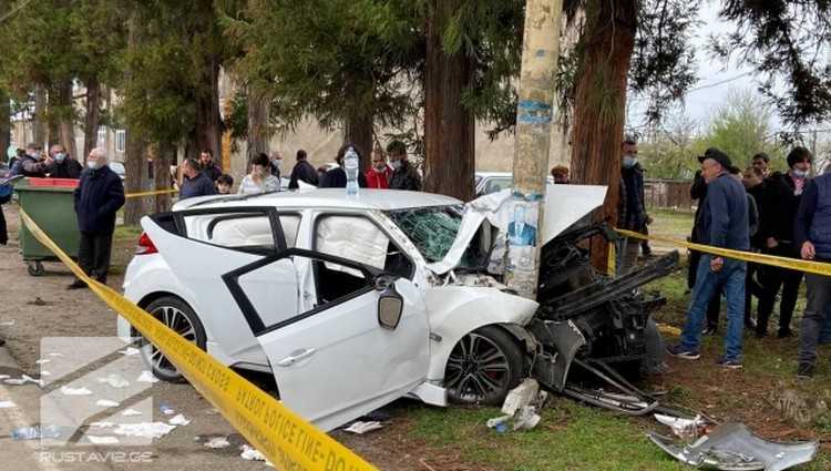 დედა დაიღუპა, 1 შვილი მძიმედაა - ოზურგეთში ჰიუნდაი ბოძს შეასკდა