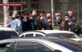 თავდამსხმელმა მხოლოდ 1 მძევალი დაიტოვა და მოლაპარაკებაზე უარს ამბობს