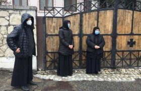 „რამდენიმე დღე გამათევინეთ, სანამ მოვიფიქრებ, სად წავიდე“ - მონაზონი მონასტერში შესვლას ითხოვს