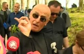 კლიმენტი კეკუტიამ სალხინოს მონასტერს ჯერ ხატი შესწირა, მერე კი მთვრალმა უკან წაიღო