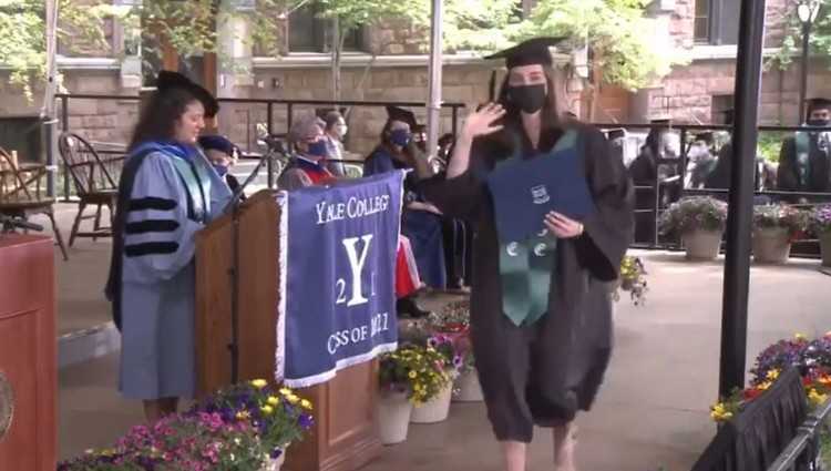 "ესეც ასე, მორჩა სტუდენტობას" - დავით ბაქრაძის ქალიშვილმა იელის უნივერსიტეტი დაამთავრა - ვიდეო