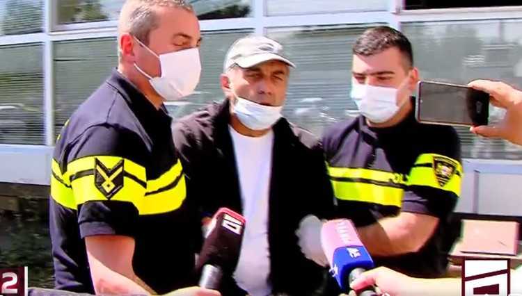 გორში მანქანის გატაცებისთვის მამაკაცი დააკავეს - "მეზობლისგან ვითხოვე, ამათ კი დამიჭირეს"