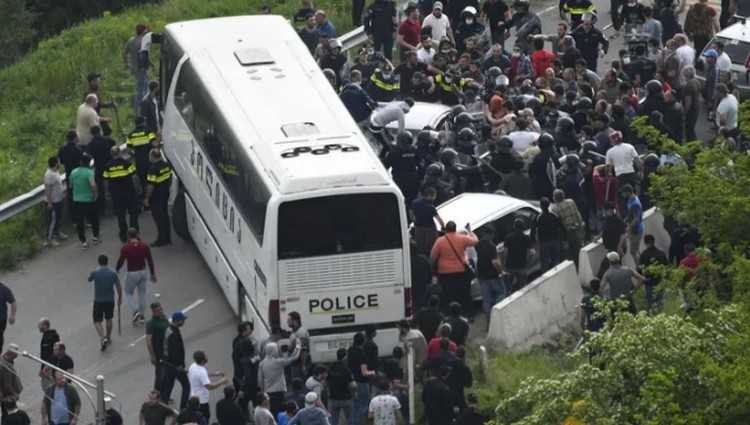 დმანისის შესასვლელთან მანქანის მძღოლი ხელკეტებით ცემეს