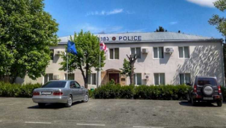 "ყელს მაინც გამოგჭრი" - გორში სიდედრზე მუქარისთვის სიძეს 4 წელი მიუსაჯეს