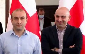 “წაგებული აქვს სანდროს თაკო ჩარკვიანი…” – რაზე დანიძლავდნენ „გირჩელები“ “წაგებული აქვს სანდროს თაკო ჩარკვიანი…” – რაზე დანიძლავდნენ „გირჩელები“