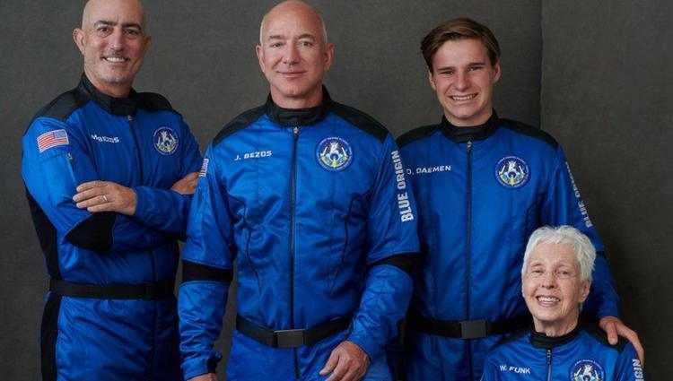 ჯეფ ბეზოსი კოსმოსში გაფრინდა - "ეს საუკეთესო დღეა"