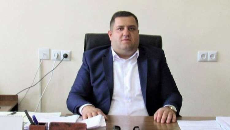 „ყვიროდა, ვინც ჩემს წინააღმდეგ წავა, მე იმის დედას მო……ო” – რატომ ათავისუფლებს დმანისის მერი თანამშრომლებს