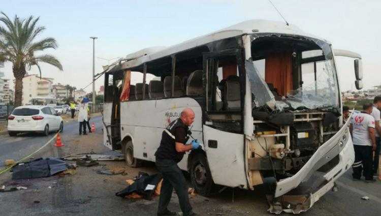 თურქეთში რუსი ტურისტებით სავსე ავტობუსი ამობრუნდა