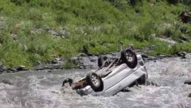 ჩხოროწყუში მანქანა მდინარეში გადავარდა - 1 ადამიანი დაიღუპა