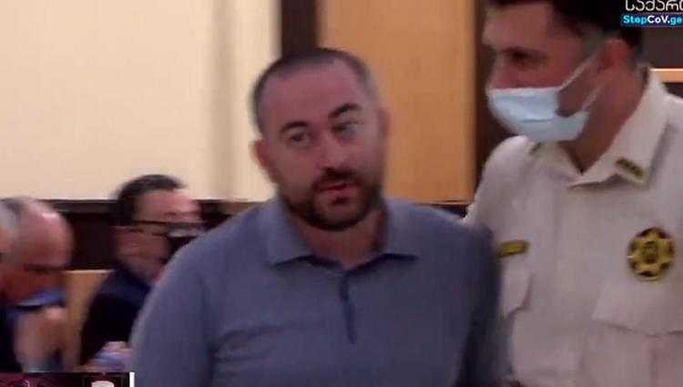 "მოსამართლე არევაძეს ვუხსენე მისი ღმერთი, წმინდა მურუსიძე" - სასამართლო ჩაიშალა
