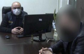 50 ცალი ყალბი 100 დოლარიანის გასაღებისთვის 1 პირი დააკავეს