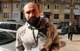 ქუთაისში ერთ-ერთ საარჩევნო უბანზე "ნიუპოსტის" ჟურნალისტს ფიზიკურად გაუსწორდნენ