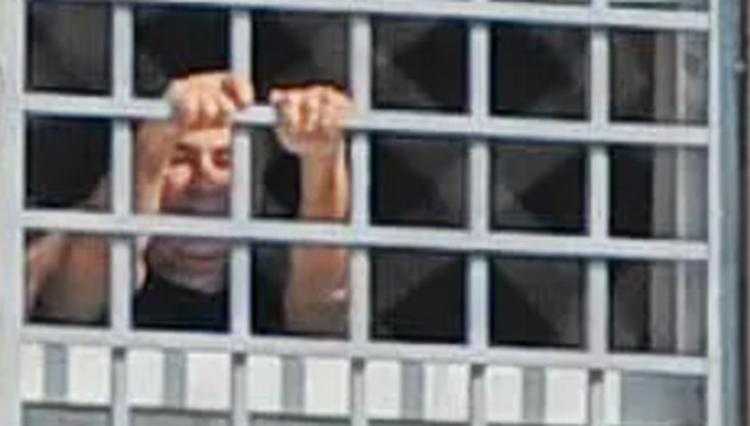 სააკაშვილმა მხარდამჭერებს საშხაპე ოთახის ფანჯრიდან მიმართა