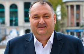 ქუთაისის მერობის კანდიდატმა პედაგოგებს პროფესიული დღე საკუთარი ფოტოთი მიულოცა