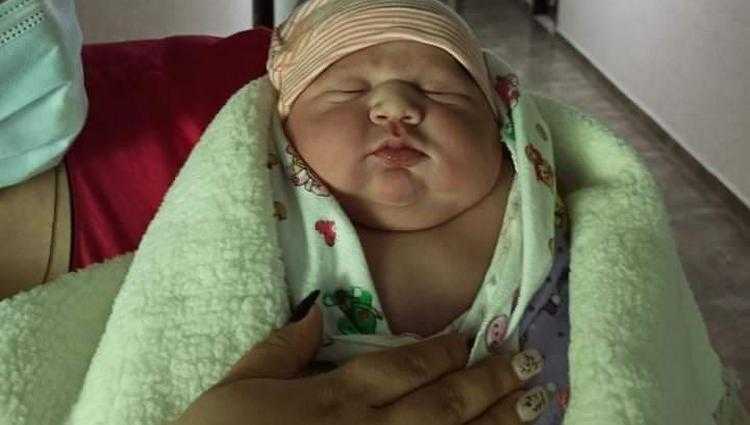 ქუთაისში გოლიათი დაიბადა - პა­ტა­რა მოსე 5 კი­ლოგ­რა­მი და 100 გრა­მი გაჩ­ნდა