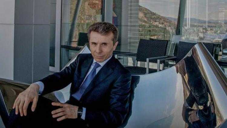 "მინიმუმ 5 წელი აღარ დავბრუნდები" - ივანიშვილმა შუშის სასახლე დაცალა და საქართველოდან მიდის