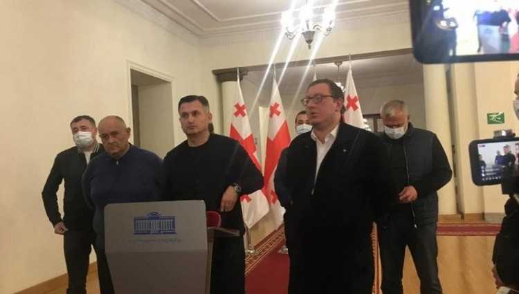 ოპოზიციის 9 დეპუტატი მიხეილ სააკაშვილის კლინიკაში გადაყვანის მოთხოვნით შიმშილობას იწყებს