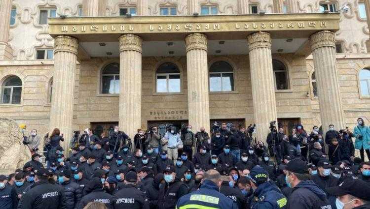 საქალაქო სასამართლოში სააკაშვილის პროცესი დაიწყო