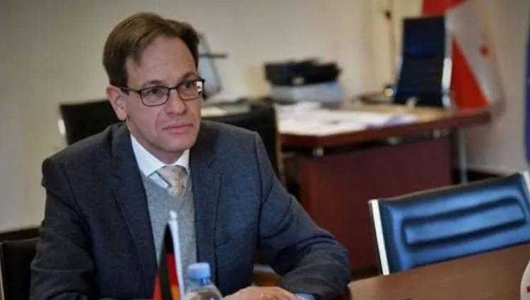 ქნირში - "ჩემი მეუღლის საქმიანობით ვამაყობ"