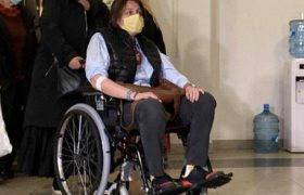 ელენე ხოშტარიამ პარლამენტის შენობა დატოვა - "ვარ ნიუ ჰოსპიტალში, მშვენივრად ვგრძნობ თავს"