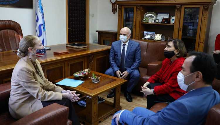 შავი ზღვის საერთაშორისო უნივერსიტეტმა აშშ-ის ელჩს, კელი დეგნანს, უმასპინძლა