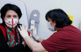 სალომე ზურაბიშვილი ბუსტერდოზით აიცრა