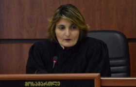 "რუსთავში მოსამართლე პართენიშვილმა ქურდულ სამყაროსთან კავშირის მქონე 5 პირი გამოუშვა"