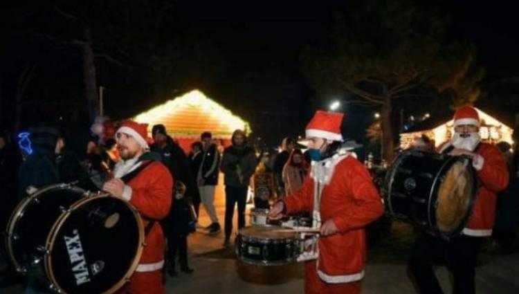 რუსთავში საახალწლო კონცერტი საახალწლო სოფელში დღეს 6 საათზე დაიწყება