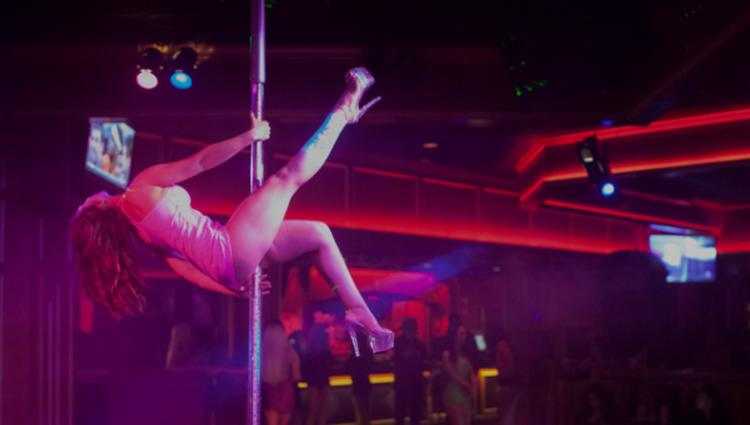 "ოცნების" დეპუტატს სტრიპტიზ შოუს ფართში თვეში 14.000-ს გადაუხდიან