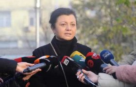 ეკა ხერხეულიძე - "მიშას აქვს წნევა, დადის ბარბაცით და ხვალ სასამართლოზე ვერ მივა"