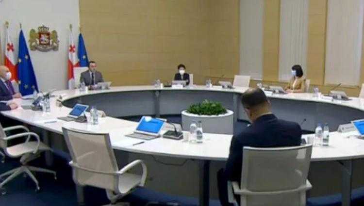 4 მინისტრს კორონა აქვს - 2 მათგანი ორჯერაა აცრილი, ერთს კი ბუსტერიც აქვს გაკეთებული