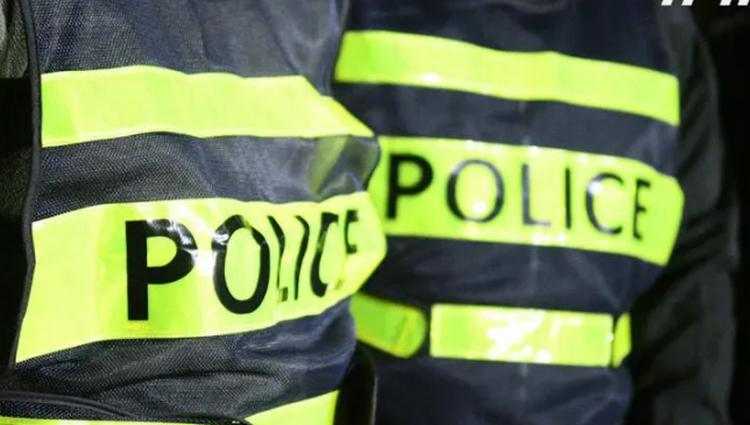 ისნის მეტროში ყრუ-მუნჯ მამაკაცზე ძალადობისთვის 2 პოლიციელი დააკავეს