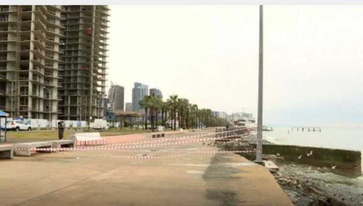 ძლიერი შტორმის გამო, ბათუმის ახალი ბულვარი განადგურდა