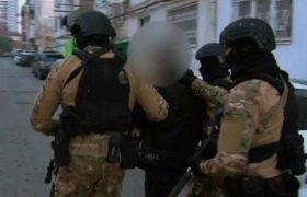 გამოძალვისთვის, იარაღის დაუფლებისა და დანაშაულის შეუტყობინებლობისთვის 6 პირი დააკავეს