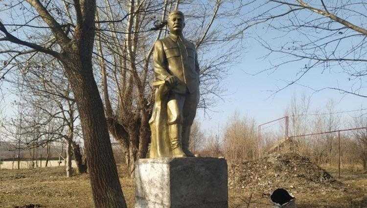 გორში სტალინის ძეგლი დადგეს