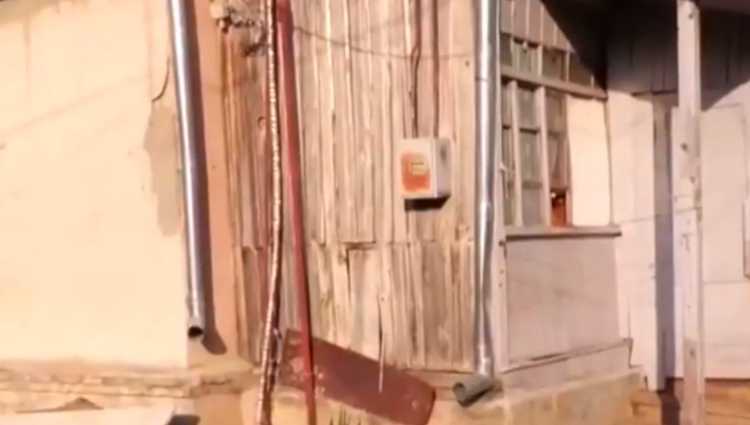 ხაშურში მამაკაცს ყელი გამოჭრეს, დედამისი კი საეჭვო ვითარებაში გარდაიცვლილი ნახეს  