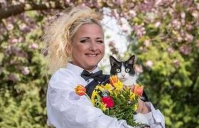 ლონდონში ქალი საკუთარ კატაზე დაქორწინდა