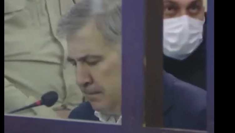 „ექიმი მჭირდება, ხელი მომკიდეთ“ - მიხეილ სააკაშვილი სასამართლოზე ცუდად გახდა