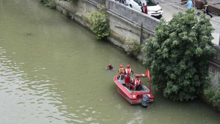 ქალი, რო­მე­ლიც დღეს, თბი­ლის­ში, მდი­ნა­რე მტკვრი­დან ამო­იყ­ვა­ნეს, გარ­და­იც­ვა­ლა