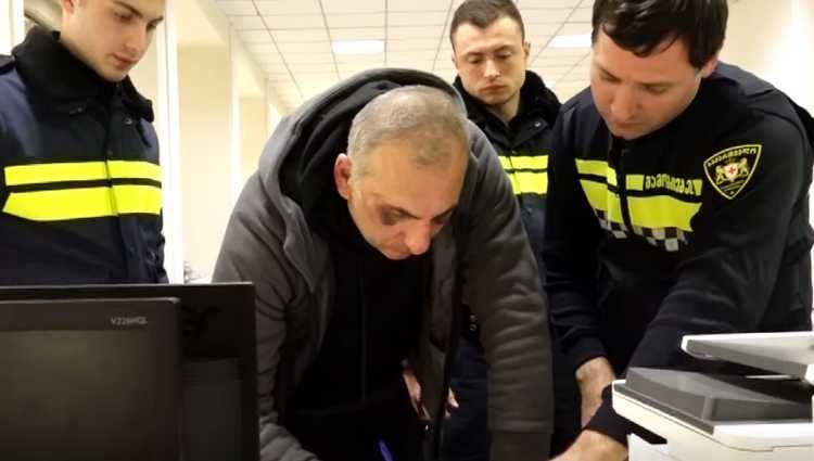 შსს - შენიღბულმა ელისაშვილმა სასამართლოს დაწვა სცადა