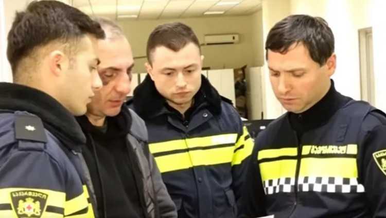 გელა მთივლიშვილი - „სამი თვის წინ, აგვისტოში, რუსეთმა ალექსანდრე ელისაშვილს 6 წლით პატიმრობა დაუსწრებლად მიუსაჯა... რით შეიძლება ეიძულებინათ, რომ მსგავსი ქმედება ჩაედინა ან თავის თავზე აეღო?“